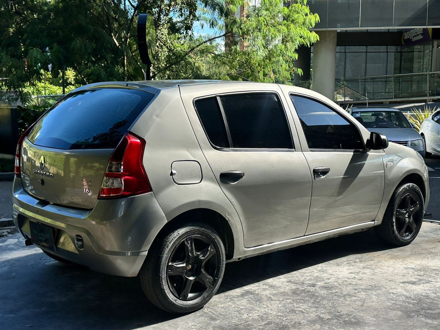 Renault Sandero Aunthentique 2015