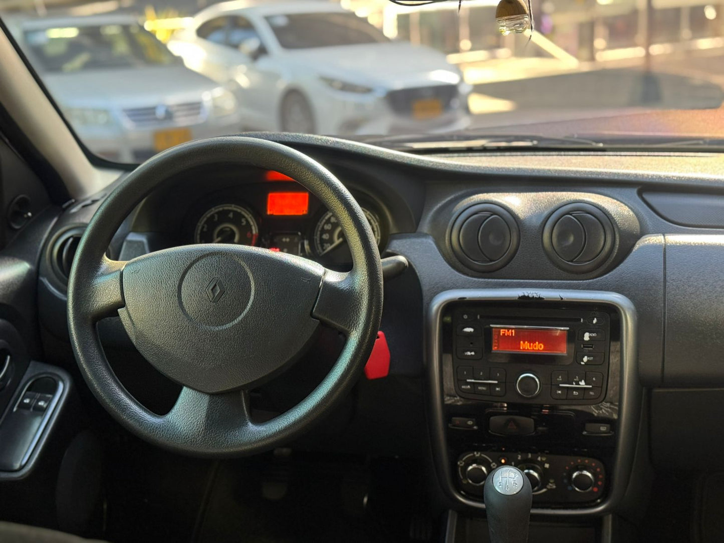 Renault Sandero Aunthentique 2015