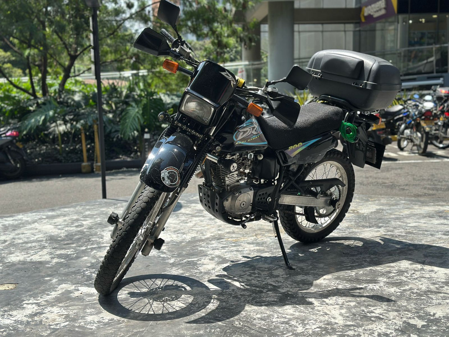Suzuki DR200 2012
