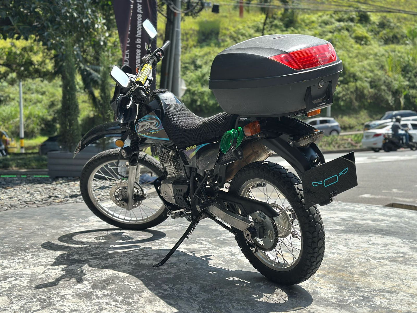 Suzuki DR200 2012