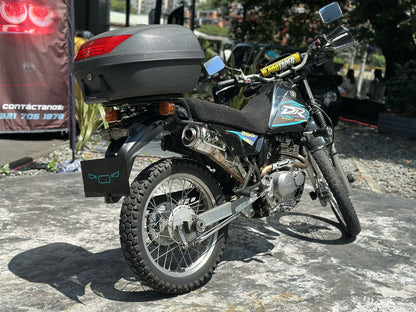Suzuki DR200 2012