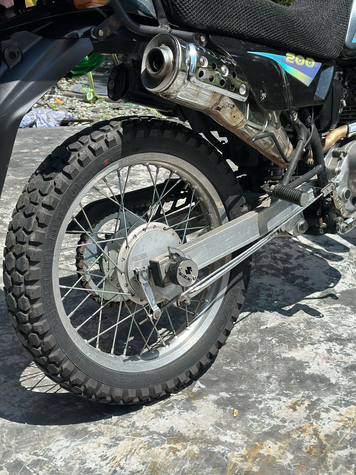 Suzuki DR200 2012