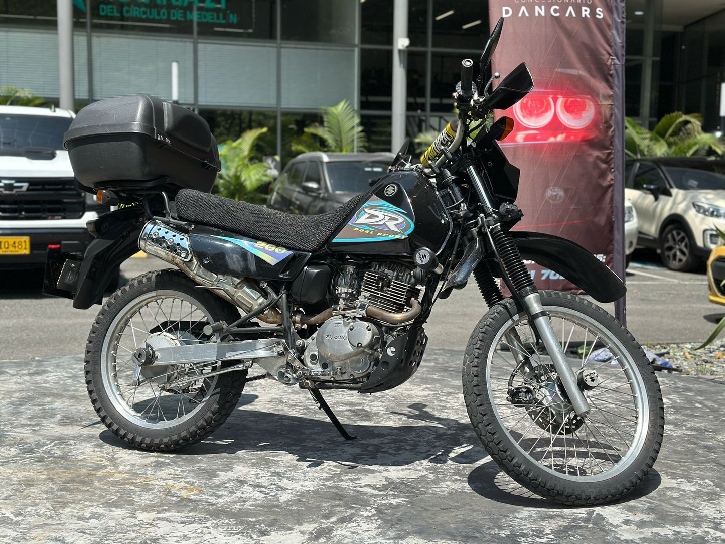 Suzuki DR200 2012