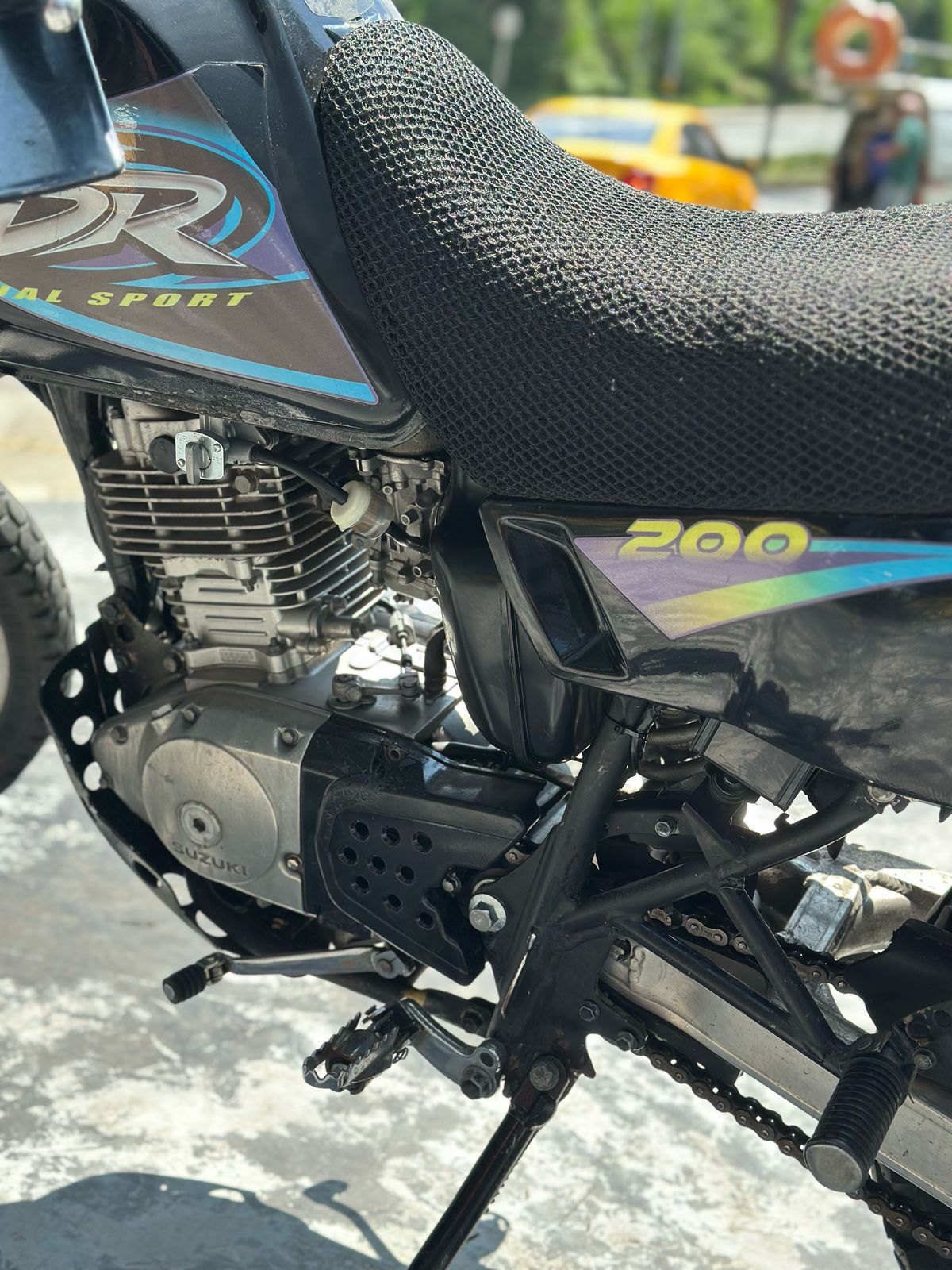 Suzuki DR200 2012
