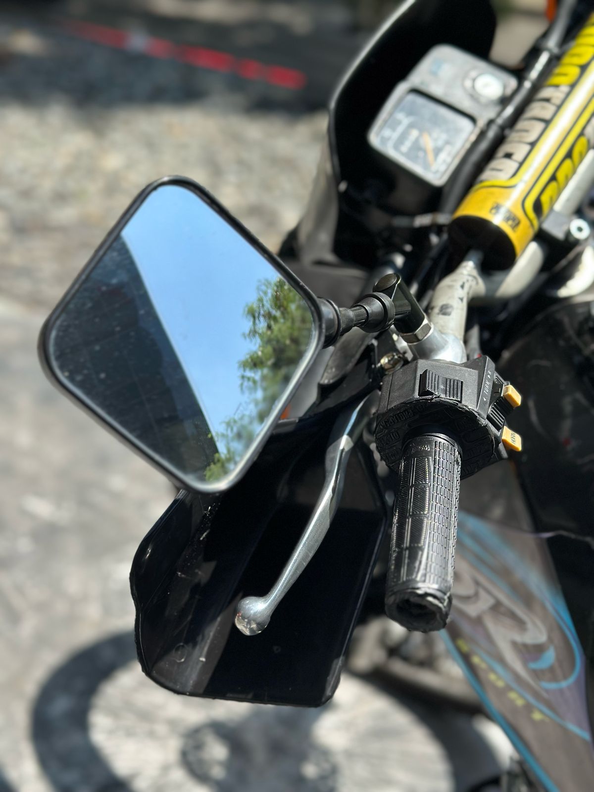 Suzuki DR200 2012