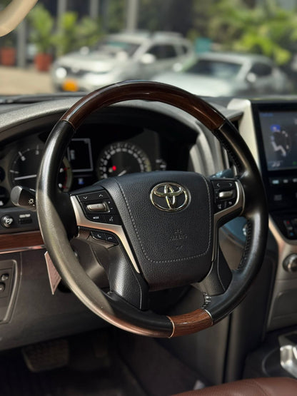 Toyota Land Cruiser 200 2017