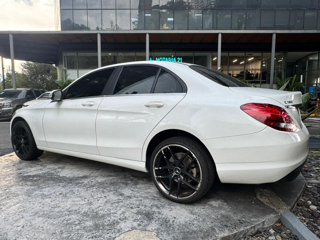 Mercedes Benz C180 2015