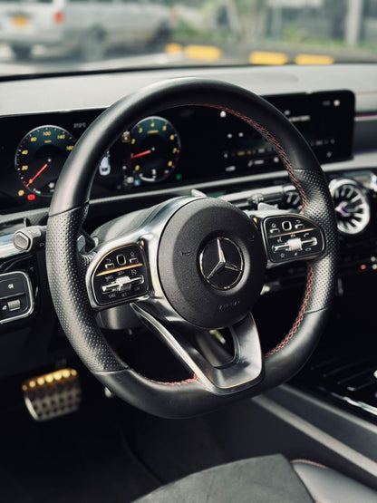 Mercedes Benz CLA 200 AMG Line 2023