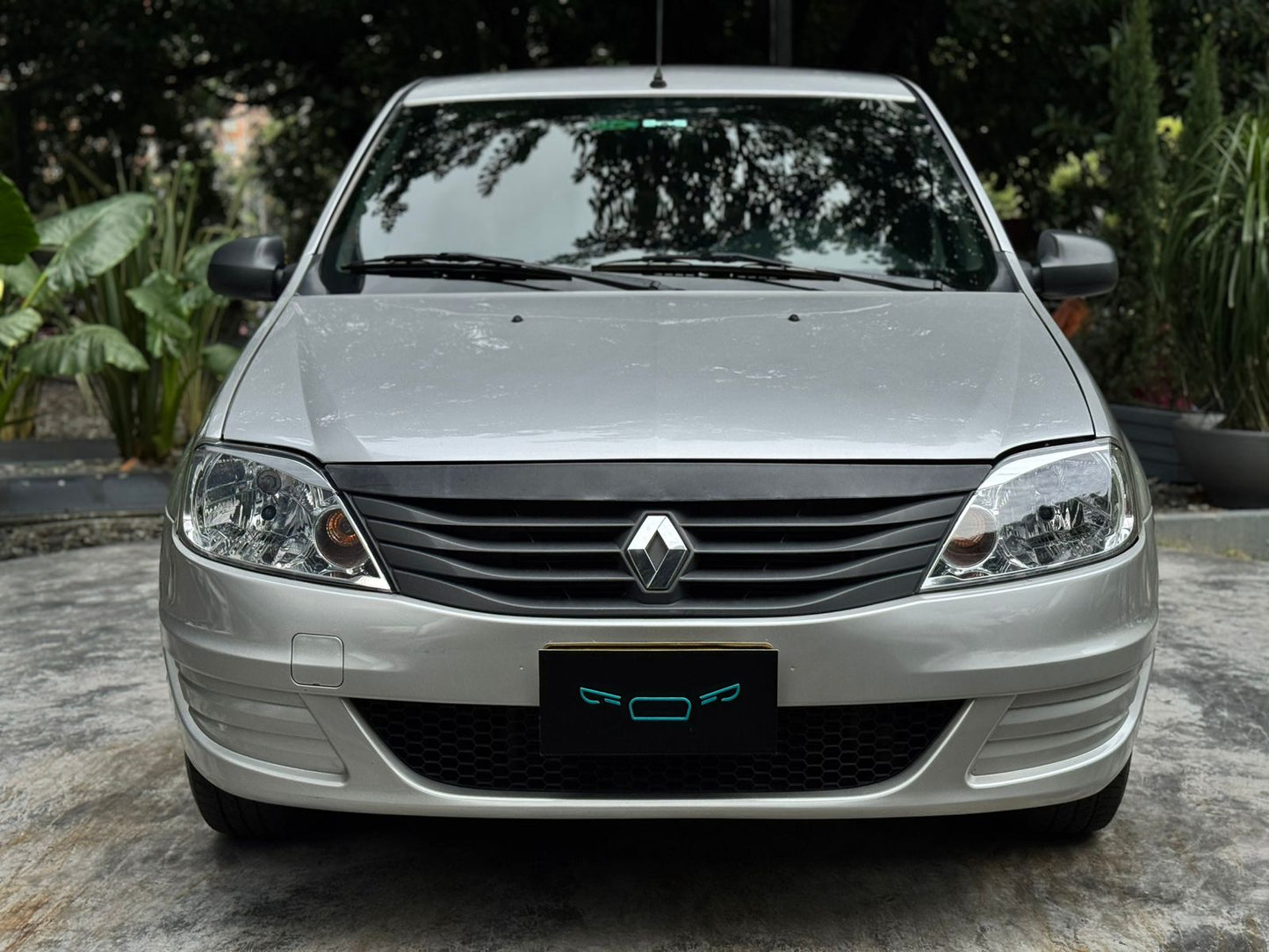 Renault Logan Familier 2015