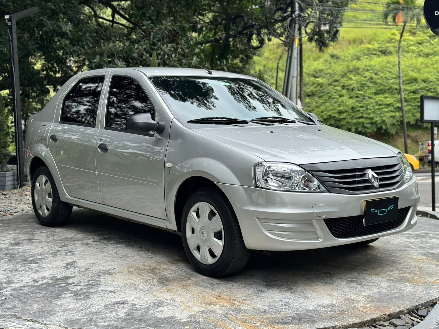 Renault Logan Familier 2015
