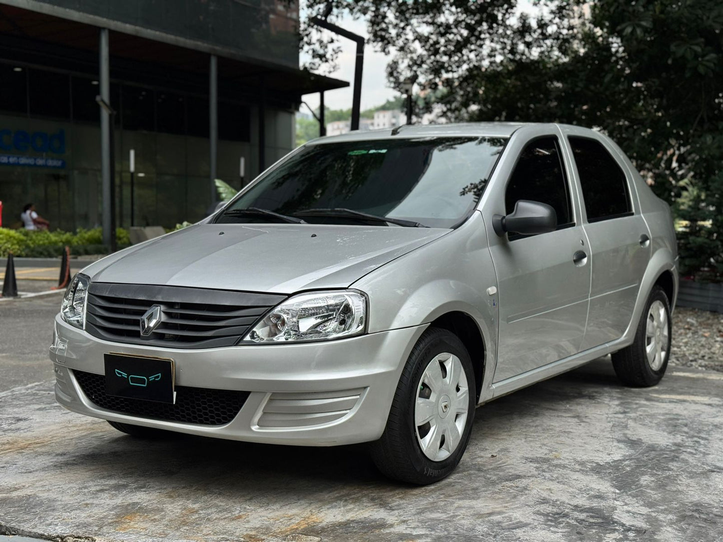 Renault Logan Familier 2015