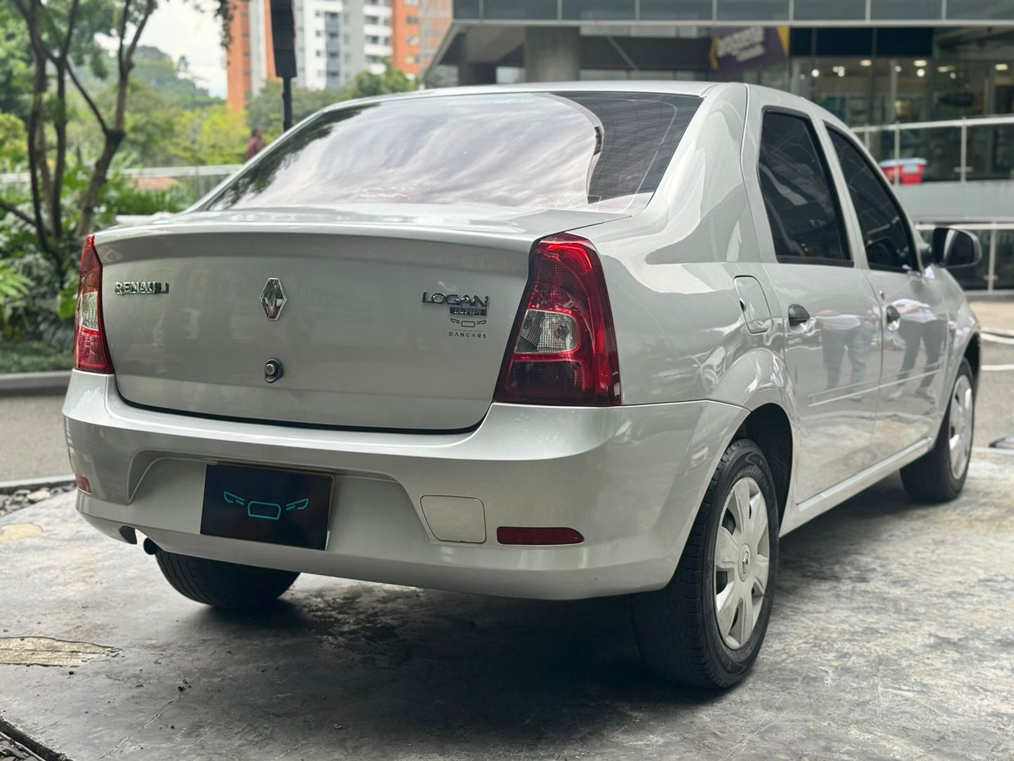 Renault Logan Familier 2015