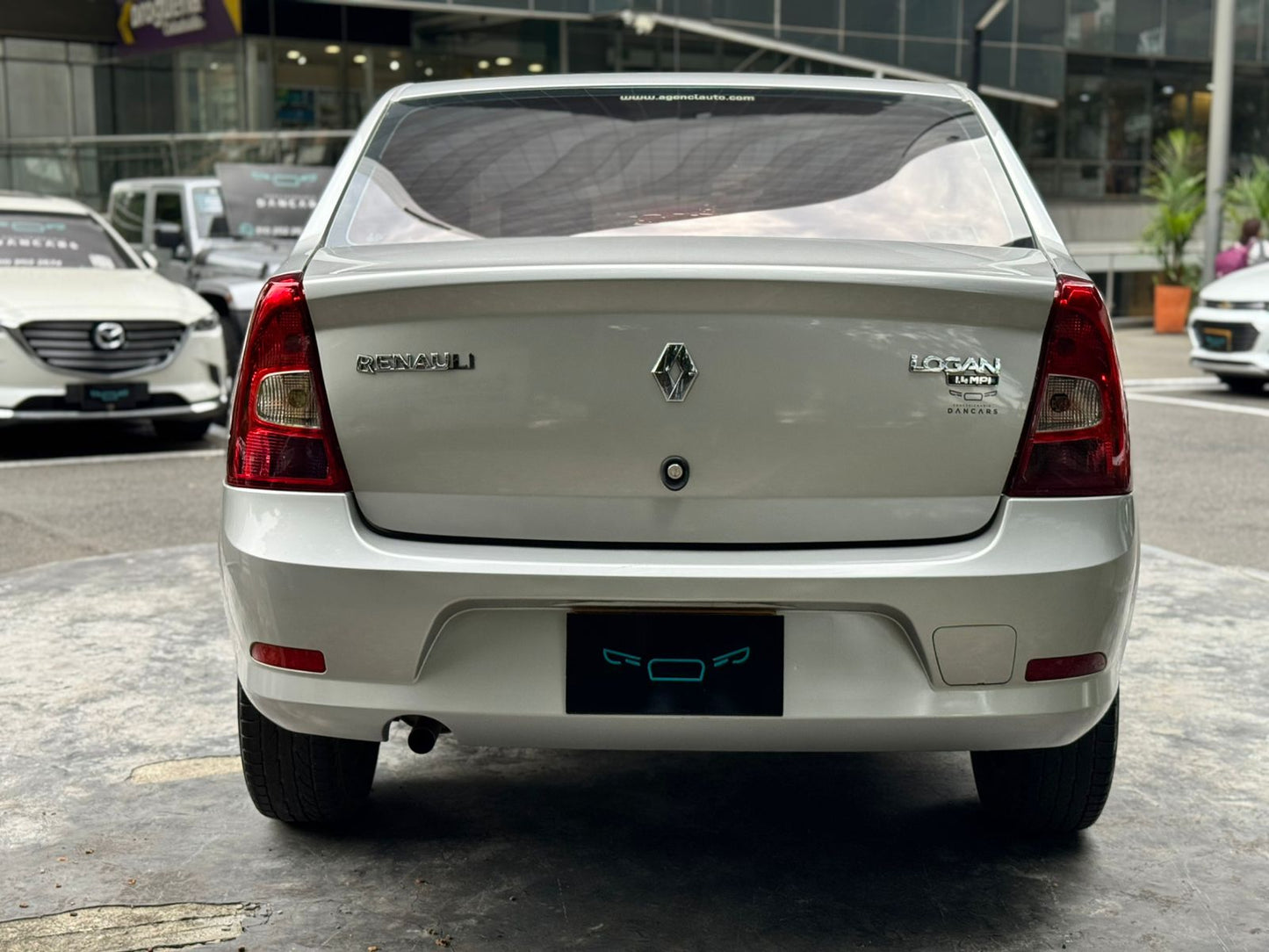 Renault Logan Familier 2015