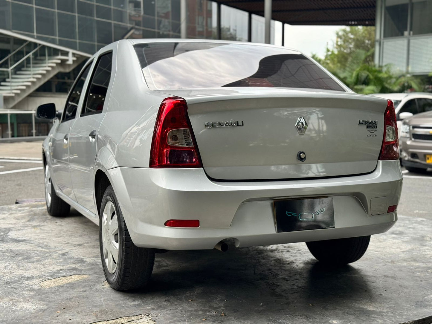 Renault Logan Familier 2015