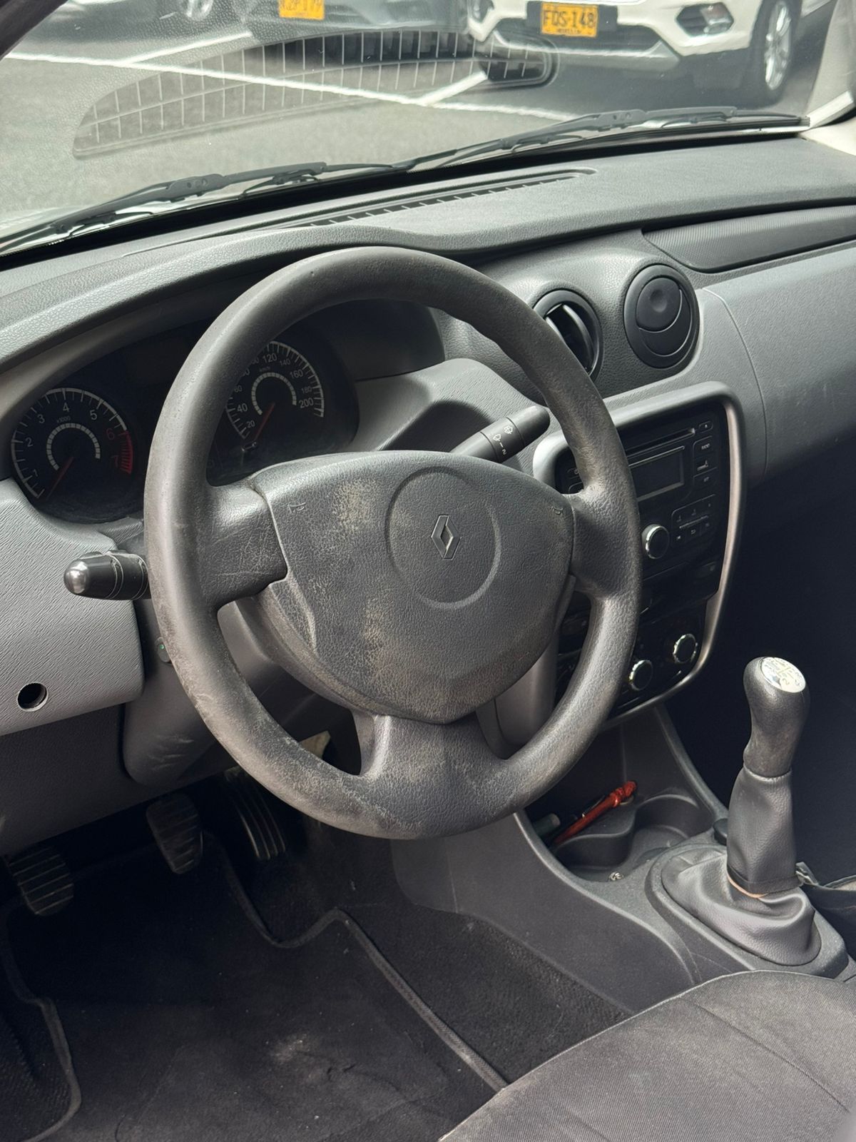 Renault Logan Familier 2015