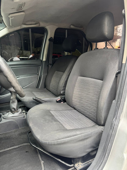 Renault Logan Familier 2015